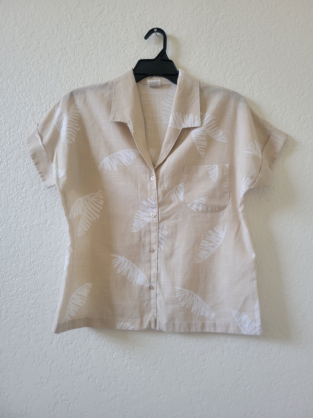 Casual Beige Short-Sleeve Button-Front Blouse with White Leaf Print